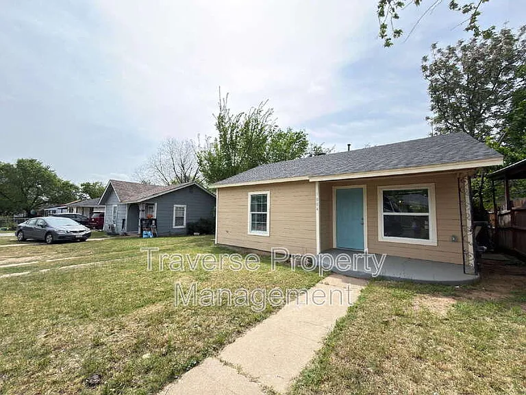 1804 Andrew Ave — Photo 3