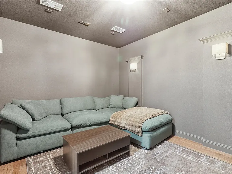 2932 Prescott — Photo 21