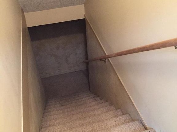 from side door to kitchen or lower level