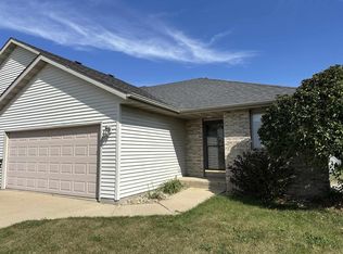 2710 N Wright Rd, Janesville, WI 53546