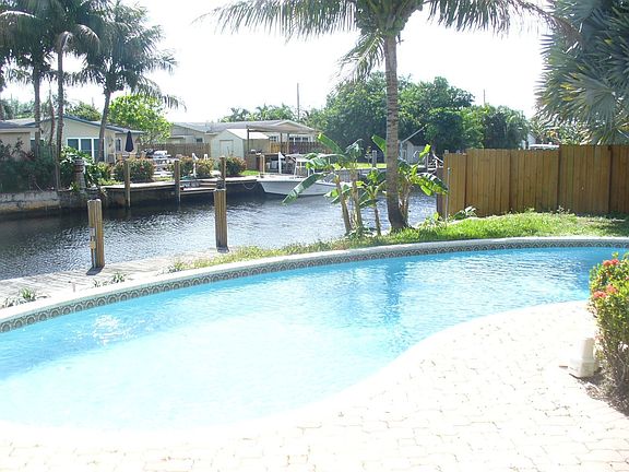 2nd image of 4710 SW 43rd Ave