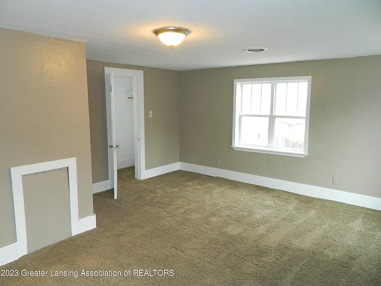 1126 W Michigan Ave — Photo 15