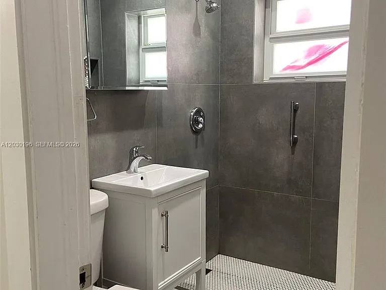 1511 NE 109th St — Photo 8
