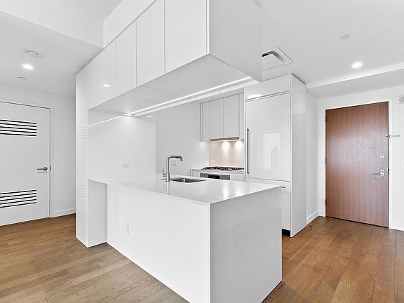 3rd image of 99 Hudson St #2507