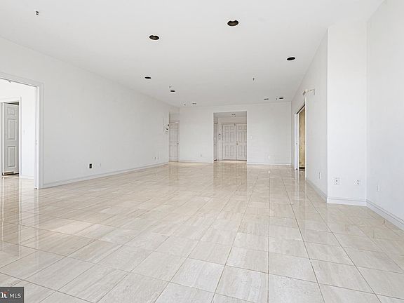 4th image of 10 E Lee St APT 1801