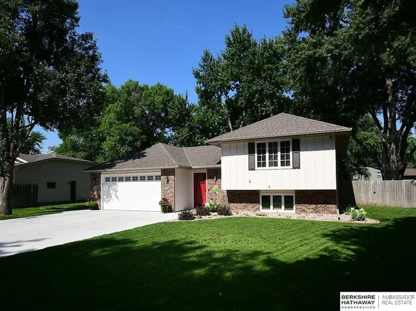 1815 Sherwood Cv, Fremont, NE 68025