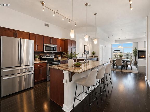 4th image of 106 W Seeboth STREET #920