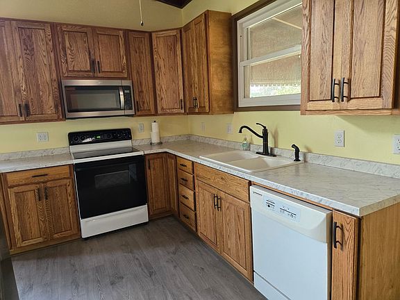 2nd image of 8001 Stuart St