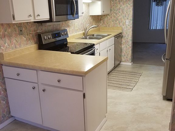 Counter Space +
Cupboards