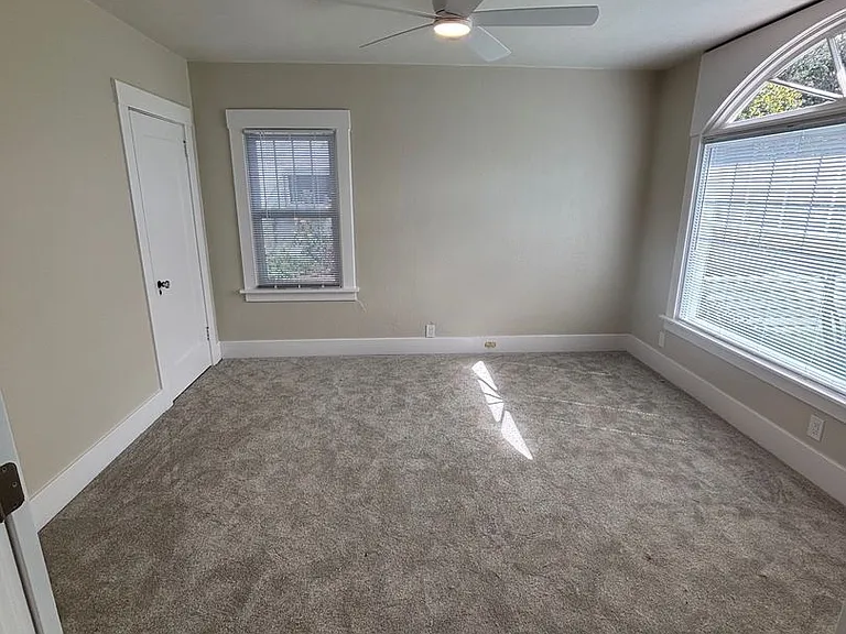 915 Howard St — Photo 11