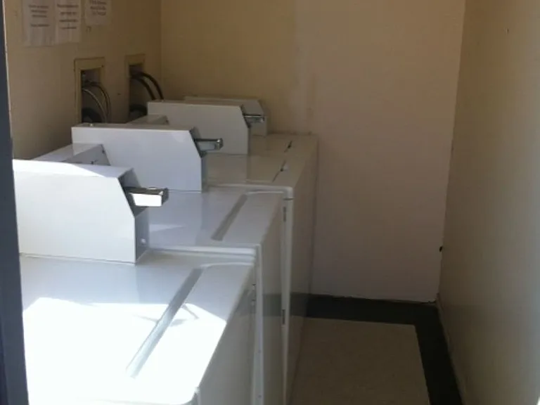 Vulcan Apartments — Photo 11