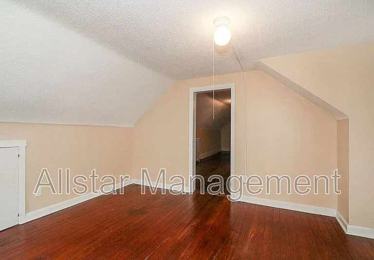 2100 Cottage Grove Dr — Photo 22