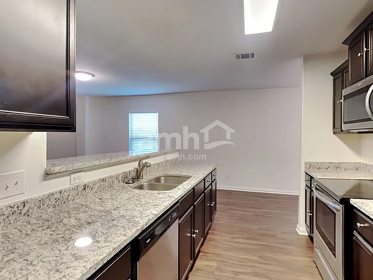 1564 Breanna Ln — Photo 4