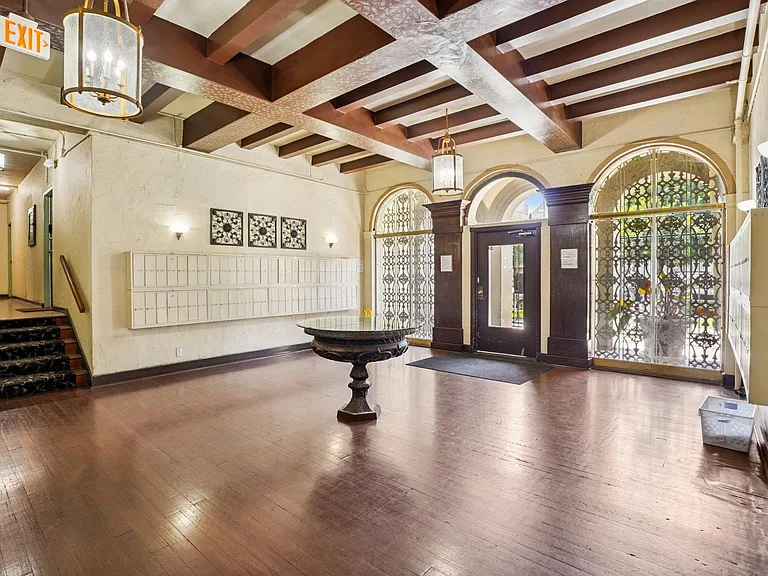 Wendover Apartments — Photo 4