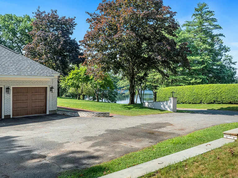 1 Olde Village Rd — Photo 3