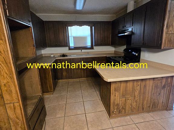 2nd image of 1075 22nd St NE