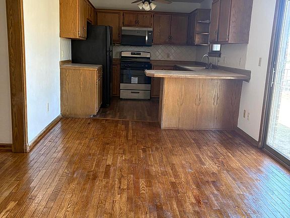 5th image of 1204 Hillcrest Street