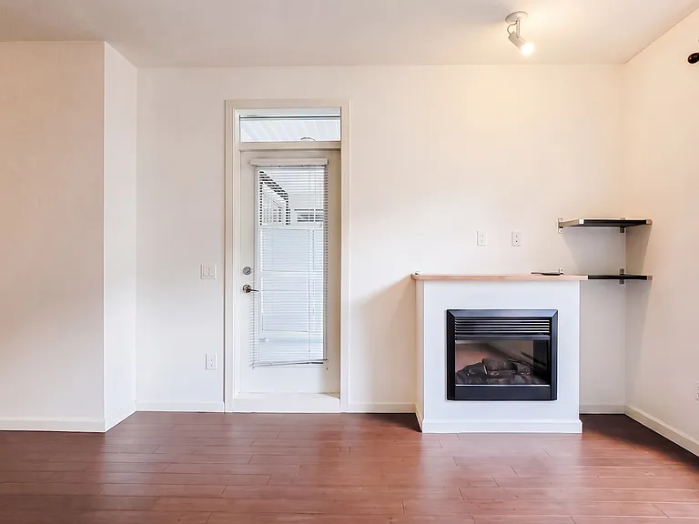 2477 Kelly Ave #213 — Photo 10