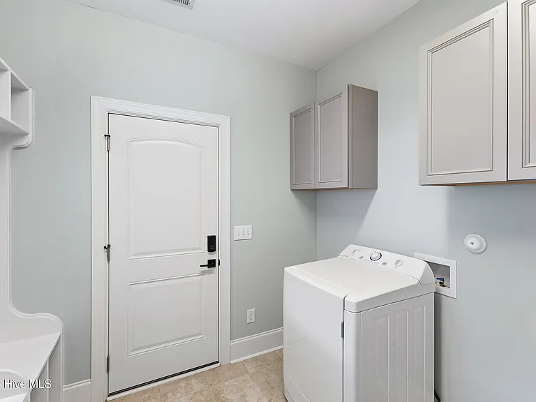 359 Hanover Lakes Dr — Photo 20