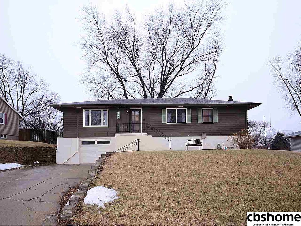 1st image of 907 Durand Dr