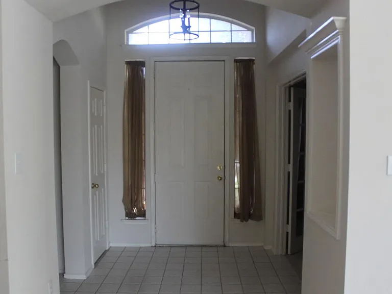 1556 Bastrop Dr — Photo 7