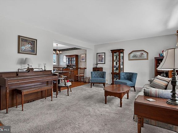 5th image of 717 Maplewood Ave