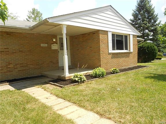 4th image of 1201 Chateau Dr