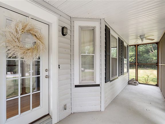 4th image of 4830 River Rd