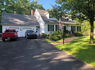 76 Forest Rd, Mountain Top, PA 18707