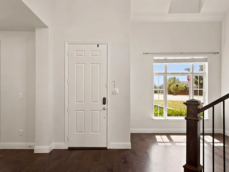 4524 Del Rey Ave — Photo 4
