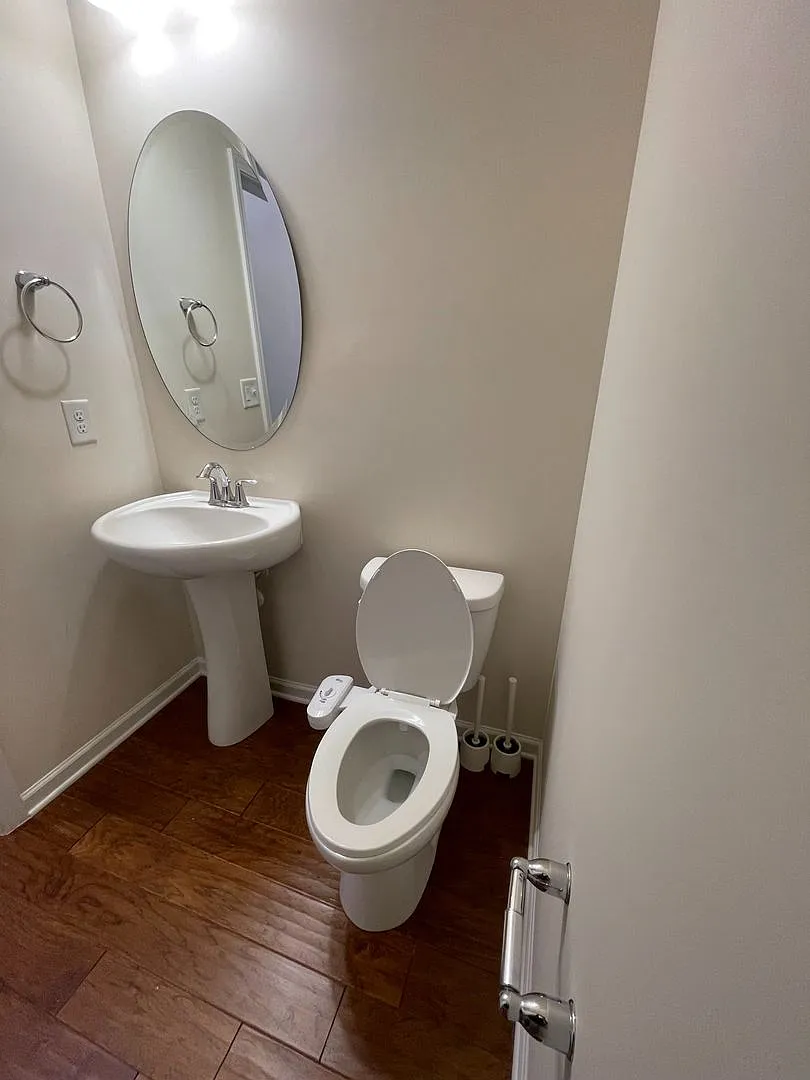 Room in 6 Bedroom Home at Agnew Dr — Photo 4
