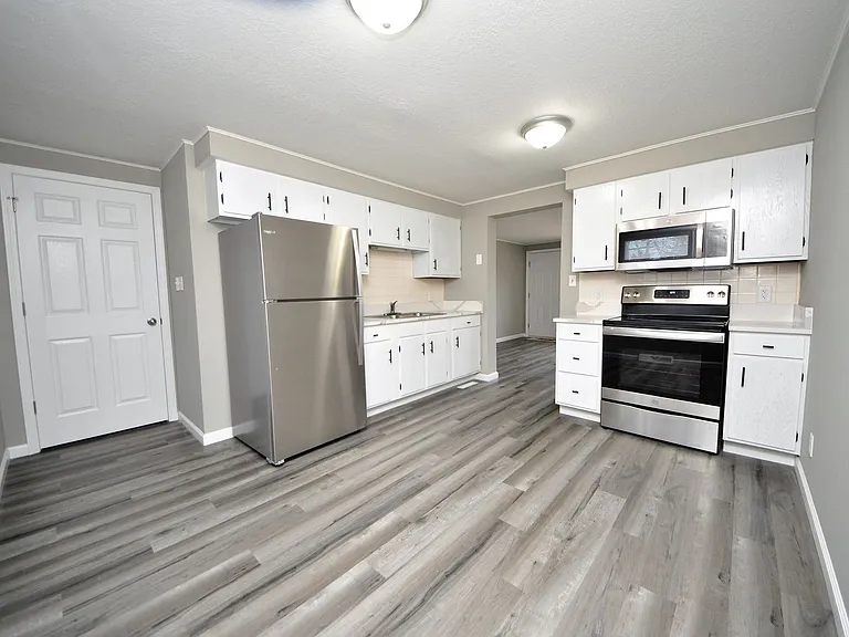 206 S Morgan St — Photo 4
