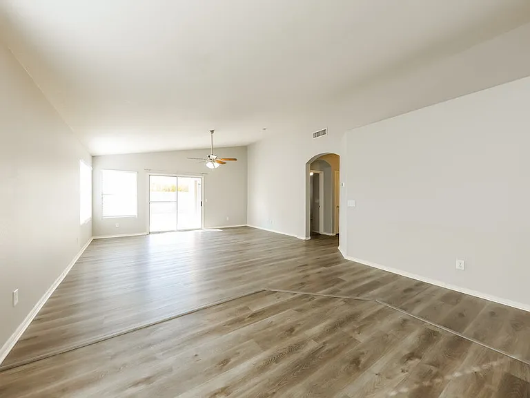 9631 W Clara Ln — Photo 7