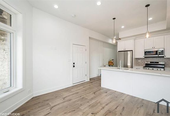 3rd image of 4351 S Oakenwald Ave #1