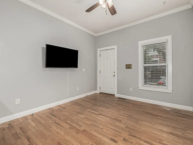 2482 W Argyle Pl — Photo 8