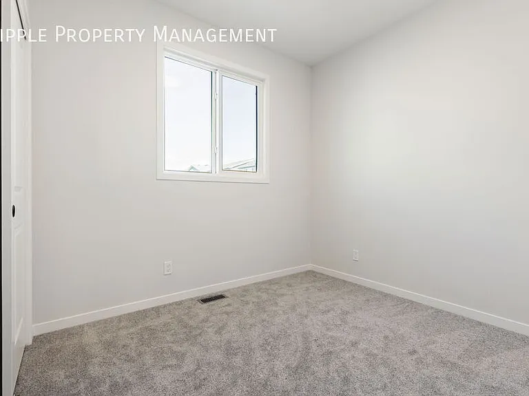 152 Setonstone Mnr SE #UPPER — Photo 7