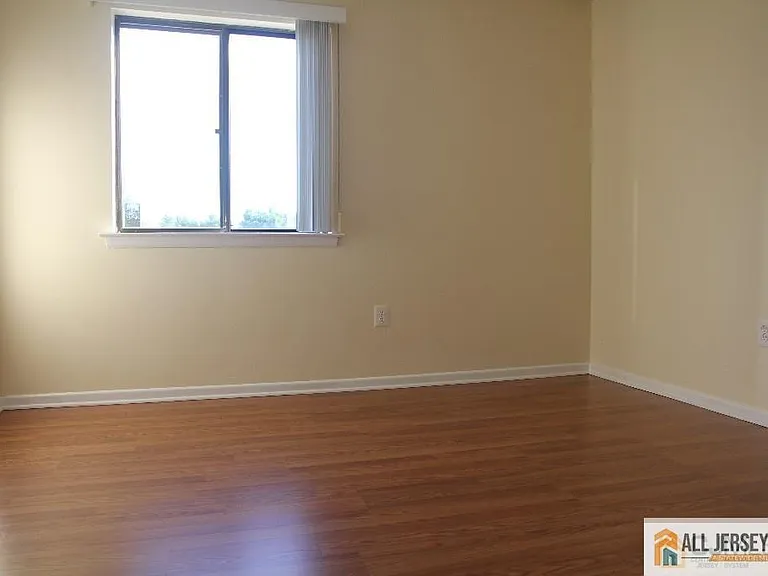 9006 Tamarron Dr — Photo 8