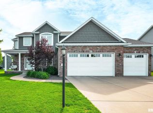 1613 Kensington Dr, Washington, IL 61571