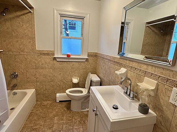 2nd image of 180 Crescent Pl #2