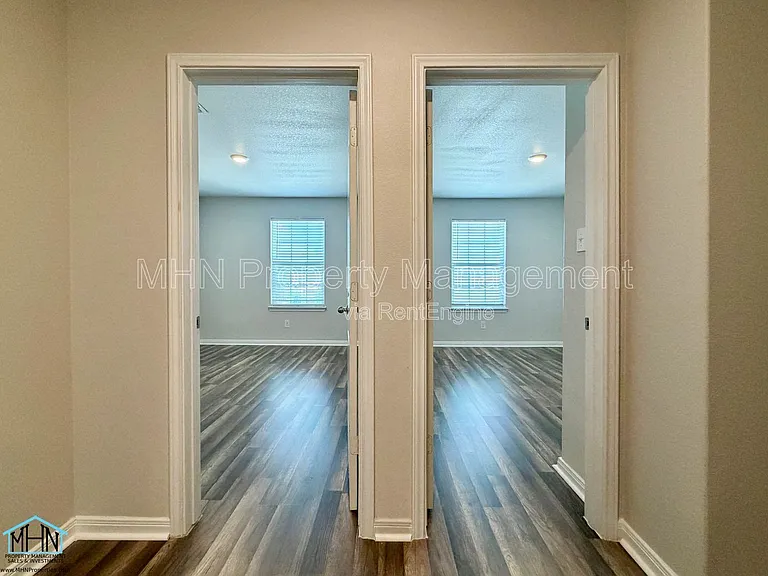 10950 Chippewa Trce — Photo 17