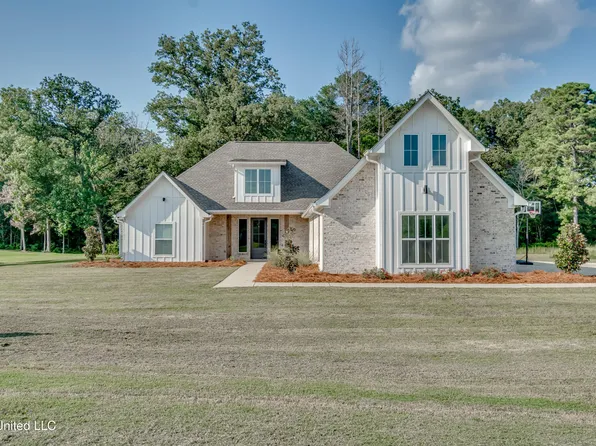 211 Lost Oak Ln, Brandon, MS 39047