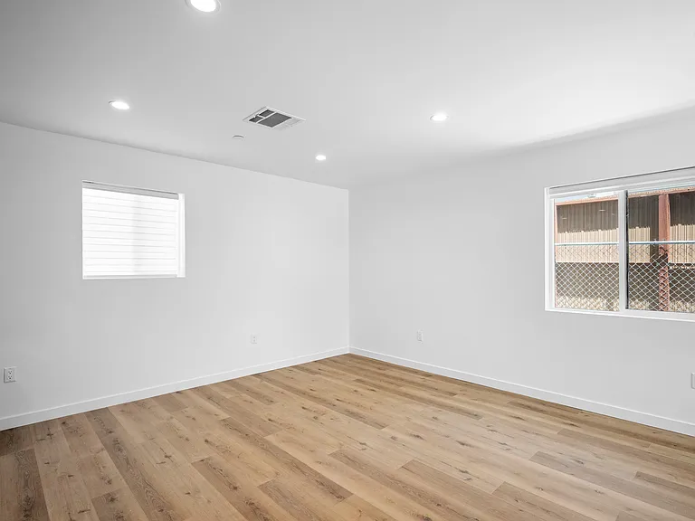 11049 Yarmouth Ave #49 — Photo 9