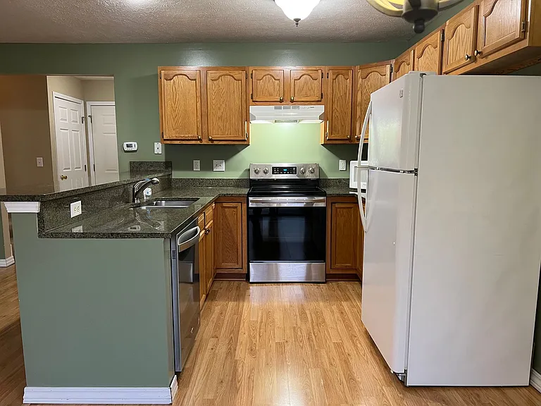 1034 Doral Dr — Photo 9