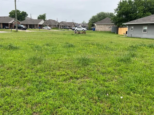 1300 S Cardinal St, Ennis, TX 75119