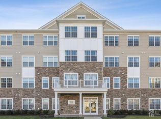 611 Lorhan Dr, Piscataway, NJ 08854