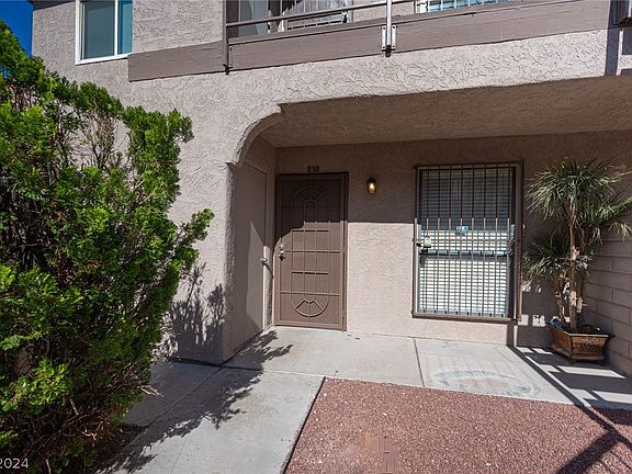3rd image of 4300 N Lamont St APT 218