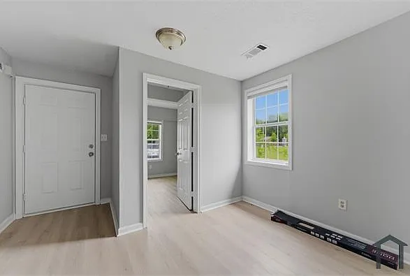 335 Rogers St — Photo 2