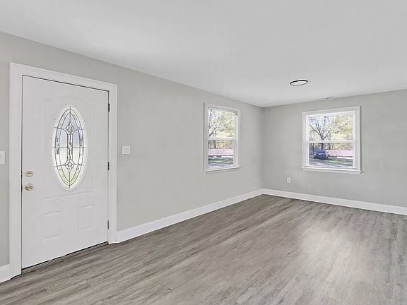 4th image of 611 Gardner St