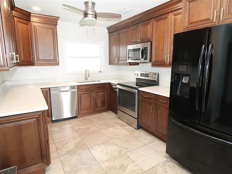 1104 Desert Hills Dr — Photo 5