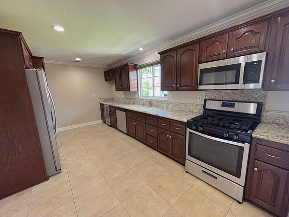 3rd image of 10110 Holder St